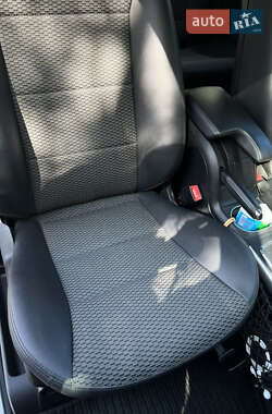 Хэтчбек Mercedes-Benz B-Class 2010 в 