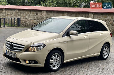 Хэтчбек Mercedes-Benz B-Class 2012 в 