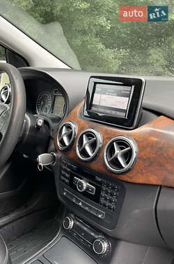 Хэтчбек Mercedes-Benz B-Class 2012 в 