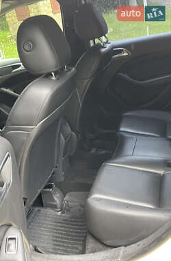 Хэтчбек Mercedes-Benz B-Class 2012 в 