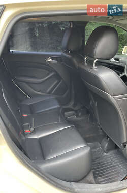 Хэтчбек Mercedes-Benz B-Class 2012 в 