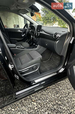 Хэтчбек Mercedes-Benz B-Class 2017 в 