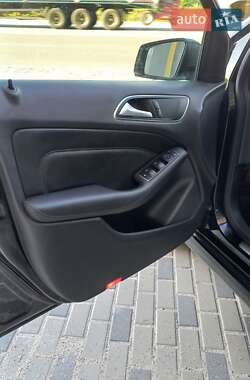 Хетчбек Mercedes-Benz B-Class 2016 в 