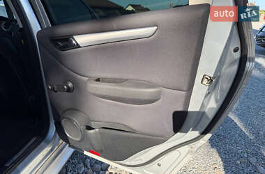 Хэтчбек Mercedes-Benz B-Class 2009 в 