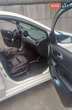 Хэтчбек Mercedes-Benz B-Class 2015 в 