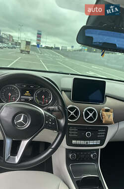 Хэтчбек Mercedes-Benz B-Class 2015 в 