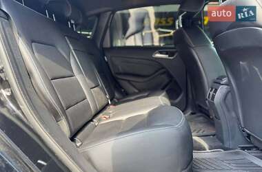 Хэтчбек Mercedes-Benz B-Class 2017 в 