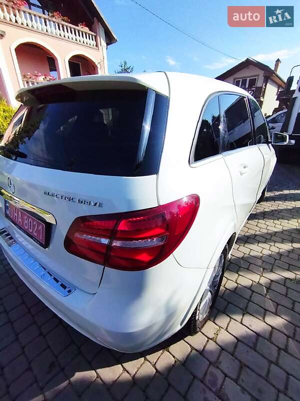 Хэтчбек Mercedes-Benz B-Class 2015 в Самборе фото 2 Хэтчбек Mercedes-Benz B-Class 2015 в Самборе