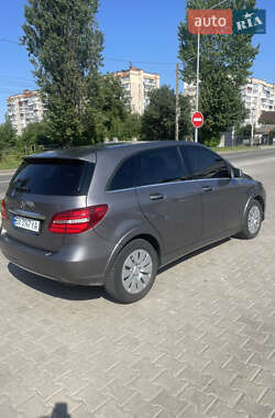 Хэтчбек Mercedes-Benz B-Class 2015 в 