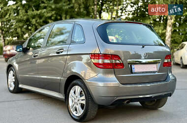 Хэтчбек Mercedes-Benz B-Class 2009 в 