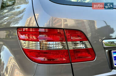 Хэтчбек Mercedes-Benz B-Class 2009 в 