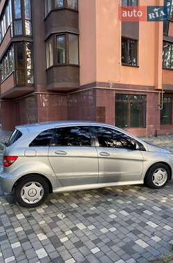 Хэтчбек Mercedes-Benz B-Class 2009 в 