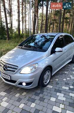 Хэтчбек Mercedes-Benz B-Class 2009 в 