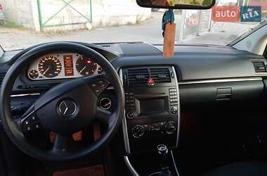 Хэтчбек Mercedes-Benz B-Class 2009 в 