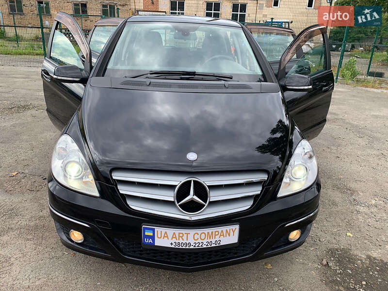 Хэтчбек Mercedes-Benz B-Class 2010 в 