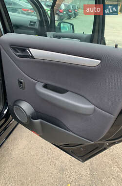Хэтчбек Mercedes-Benz B-Class 2010 в 