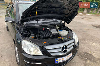 Хэтчбек Mercedes-Benz B-Class 2010 в 