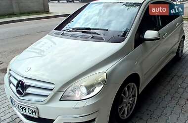 Хэтчбек Mercedes-Benz B-Class 2009 в 