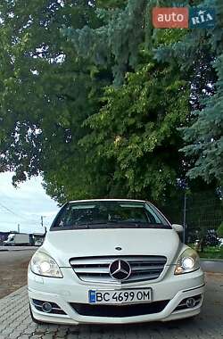 Хэтчбек Mercedes-Benz B-Class 2009 в 