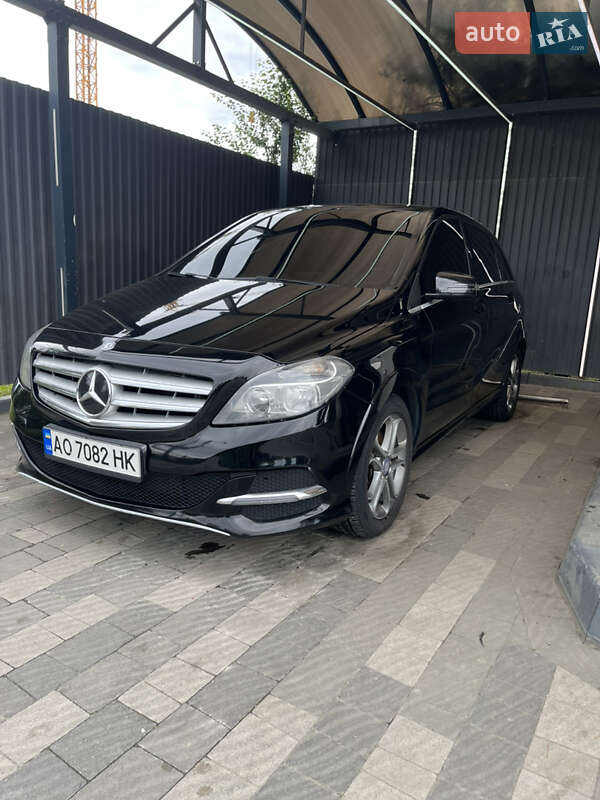 Хэтчбек Mercedes-Benz B-Class 2014 в Ужгороде фото Хэтчбек Mercedes-Benz B-Class 2014 в Ужгороде