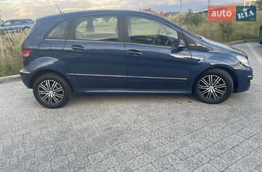 Хэтчбек Mercedes-Benz B-Class 2009 в 