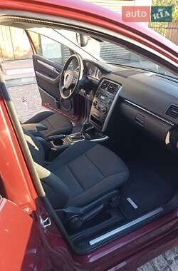 Хэтчбек Mercedes-Benz B-Class 2011 в 