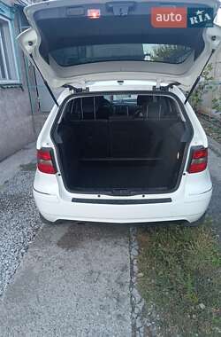Хэтчбек Mercedes-Benz B-Class 2011 в 