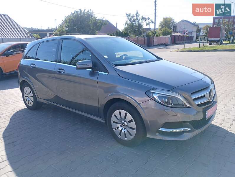 Хэтчбек Mercedes-Benz B-Class 2017 в 