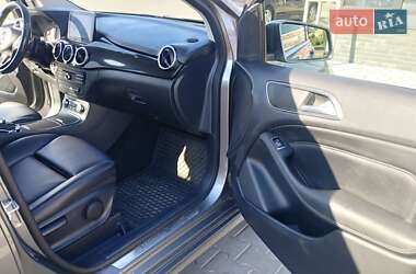 Хэтчбек Mercedes-Benz B-Class 2017 в 