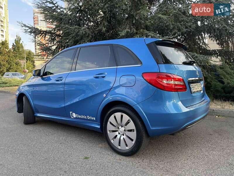 Хэтчбек Mercedes-Benz B-Class 2014 в Одессе фото 4 Хэтчбек Mercedes-Benz B-Class 2014 в Одессе