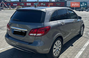 Хэтчбек Mercedes-Benz B-Class 2017 в 