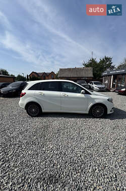 Хэтчбек Mercedes-Benz B-Class 2017 в 