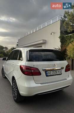 Хэтчбек Mercedes-Benz B-Class 2016 в 