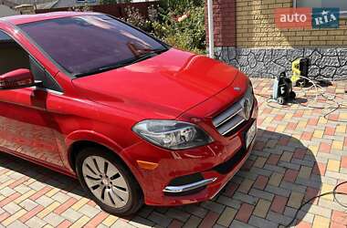 Хэтчбек Mercedes-Benz B-Class 2015 в 