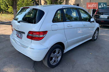 Хэтчбек Mercedes-Benz B-Class 2010 в 