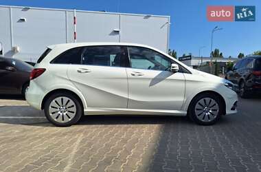 Хэтчбек Mercedes-Benz B-Class 2017 в 