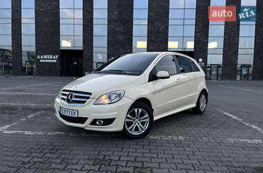 Хэтчбек Mercedes-Benz B-Class 2011 в 