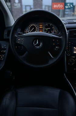 Хэтчбек Mercedes-Benz B-Class 2011 в 
