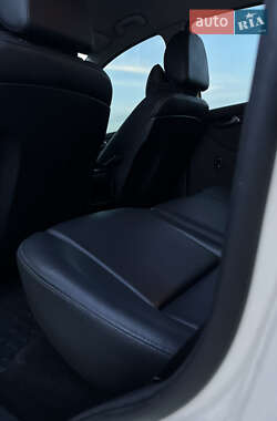 Хэтчбек Mercedes-Benz B-Class 2011 в 