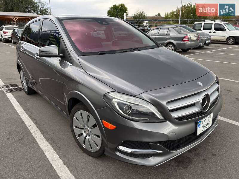 Хэтчбек Mercedes-Benz B-Class 2015 в 
