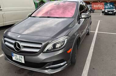 Хэтчбек Mercedes-Benz B-Class 2015 в 