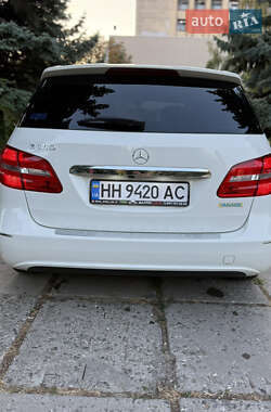 Хэтчбек Mercedes-Benz B-Class 2013 в 