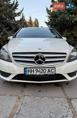Хэтчбек Mercedes-Benz B-Class 2013 в 