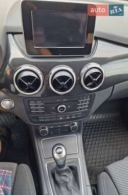 Хэтчбек Mercedes-Benz B-Class 2017 в 