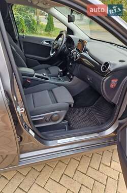 Хэтчбек Mercedes-Benz B-Class 2017 в 