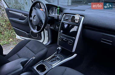 Хэтчбек Mercedes-Benz B-Class 2011 в 