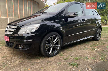 Хэтчбек Mercedes-Benz B-Class 2009 в 