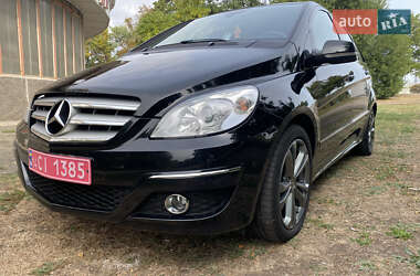 Хэтчбек Mercedes-Benz B-Class 2009 в 