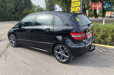 Хэтчбек Mercedes-Benz B-Class 2009 в 