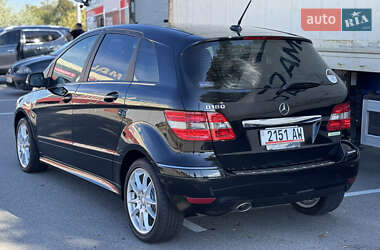 Хэтчбек Mercedes-Benz B-Class 2010 в 
